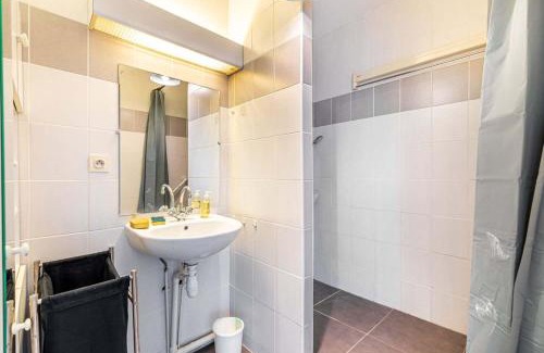 Charenton-le-Pont Apartment | Catch a break near the Seine