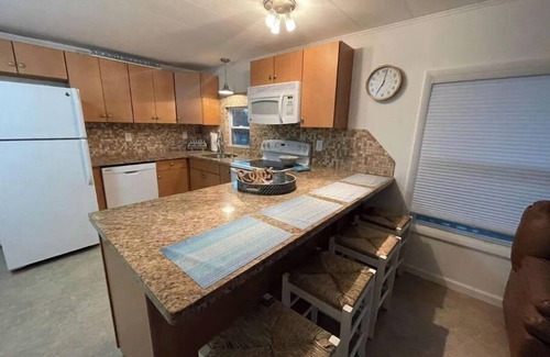 Marathon House | Catch n' Relax Canalfront Home 2/2 with 50’ Dock in Marathon Free Parking!