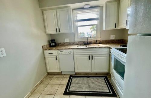 Joslyn Castle Apartment | Cathedral 3-Charming Apartment walk to UNMC