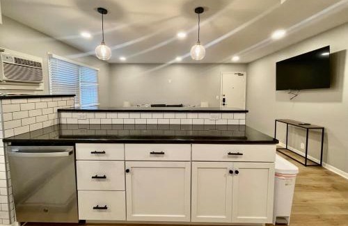 Joslyn Castle Apartment | Cathedral 5-Walking Distance to UNMC