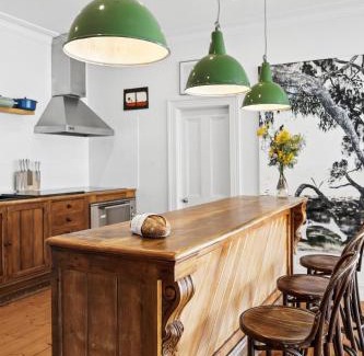 Lorne House | Cathedral Rock Lookout, The Artists Beach House