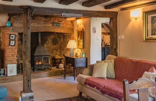 Biddenden Cottage | Catslide Cottage - a holiday let that sleeps 8 guests in 4 bedrooms