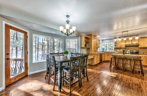 Montgomery Estates House | Cattlemans Lodge -6BR/3BA, Spa, Pool Table