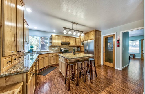 Montgomery Estates House | Cattlemans Lodge -6BR/3BA, Spa, Pool Table