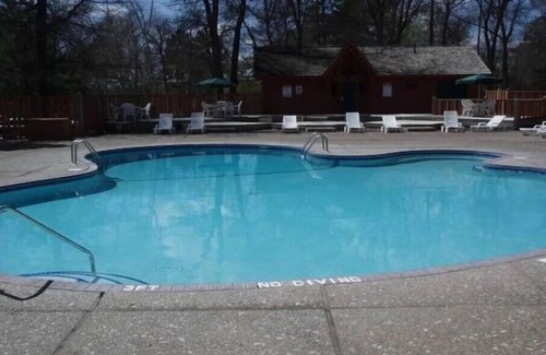 Lake Shore Resort | Causeway On Gull - Spacious 1 Bedroom W/Kitchenette