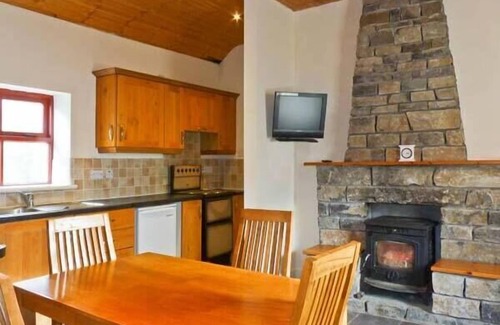 Hollymount Cottage | CAVAN HILL COTTAGE, family friendly in Ballinrobe, County Mayo