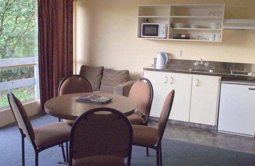 Hangatiki Hotel | Caves Motor Inn