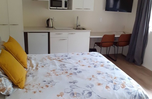 Hangatiki Hotel | Caves Motor Inn