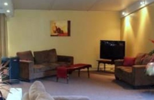 Hangatiki Hotel | Caves Motor Inn