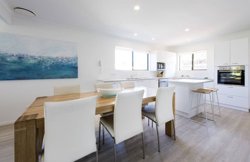 Noosaville Apartment | Cayman Quays