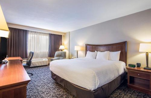 Ithaca Hotel | Cayuga Blu