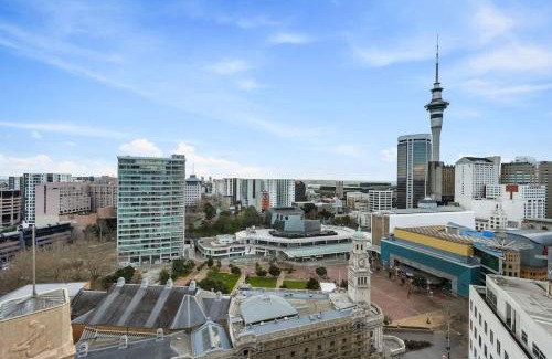 Auckland Central Business District Apartment | CBD 2BR Retreat w Pool & Gym by Zodiak Stays