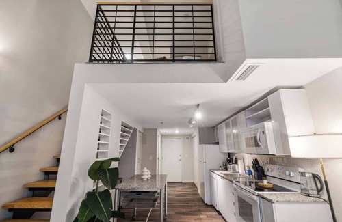 Downtown Cincinnati Apartment | CBD OTR Pool, Gym, Free Parking, 5 Mins to Stadiums