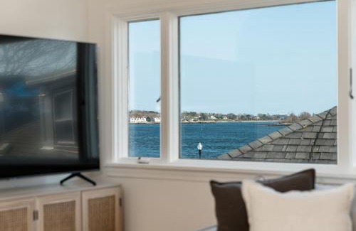 Gloucester Apartment | CbytheSea - Ocean View Penthouse