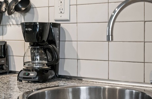 Brookwood Apartment | (CCC) Clean, Cozy, Convenient Studio in Buckhead w/Free Parking