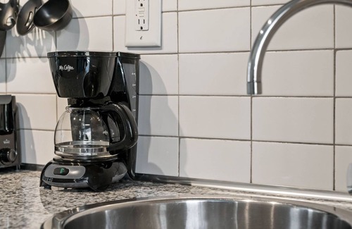 Brookwood Apartment | (CCI) Great Value, Serviced Studio in Quiet Neighborhood