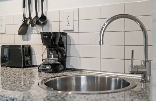 Brookwood Apartment | (CCI) Great Value, Serviced Studio in Quiet Neighborhood