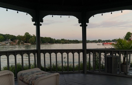 Oxbow House | Cedar Island Lake House