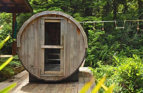 Tofino House | Cedar and Salt - Hot tub | Sauna |Wood Stove | EV Charger