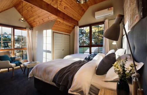 Porcupine Ridge House | Cedar and Stone - Daylesford Region