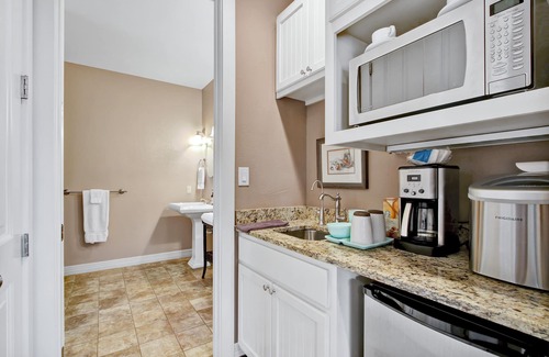 Comfort Apartment | Cedar Cabin at Riven Rock Ranch in Comfort