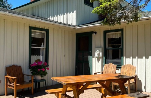 Cedarville Cabin | Cedar Cottage - Les Cheneaux Landing