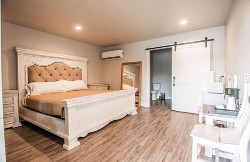 Athens Cabin | Cedar Cove Ranch and Resort - The Lakeview Lodge