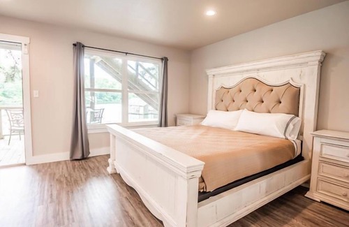 Athens Cabin | Cedar Cove Ranch and Resort - The Lakeview Lodge