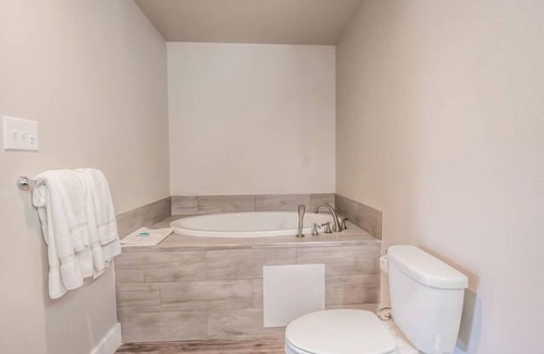 Athens Cabin | Cedar Cove Ranch and Resort - The Lakeview Lodge