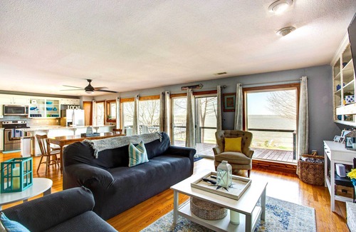 Gun Barrel City House | Cedar Creek Lakefront Vacation Rental w/Pool