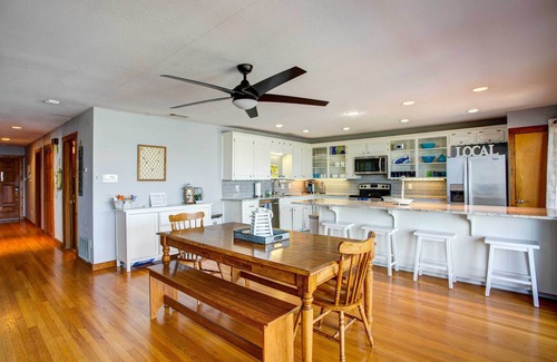 Gun Barrel City House | Cedar Creek Lakefront Vacation Rental w/Pool