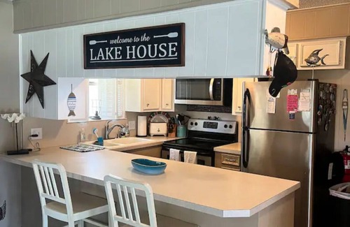 Gun Barrel City House | Cedar Creek Lake waterfront 3-bedroom 1.5 bath home - just steps to the water!