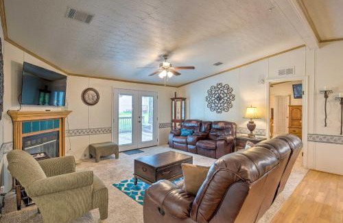 Kemp House | Cedar Creek Lake Access Retreat with Deck