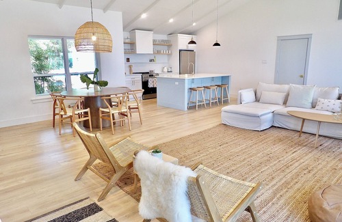 Kemp House | Cedar Creek lakefront, open water views