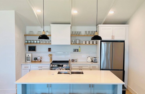 Kemp House | Cedar Creek lakefront, open water views