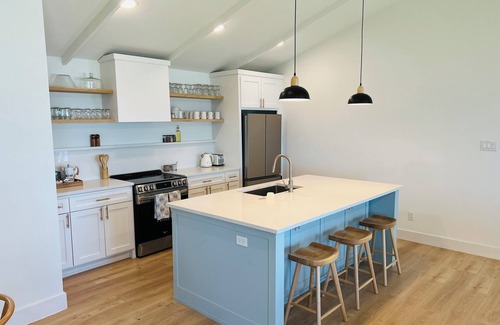 Kemp House | Cedar Creek lakefront, open water views