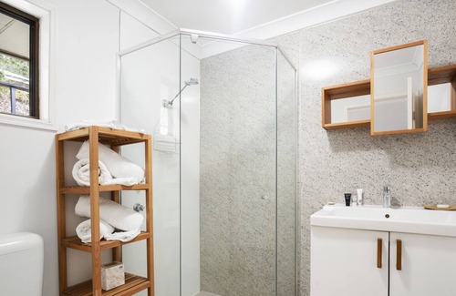 North Tamborine Hotel | Cedar Creek Lodges