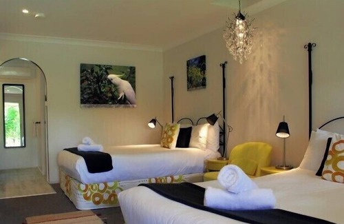 North Tamborine Hotel | Cedar Creek Lodges