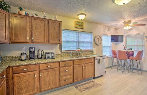 Cedar Creek Reservoir House | Cedar Creek Reservoir Home w/Private Boat Launch!