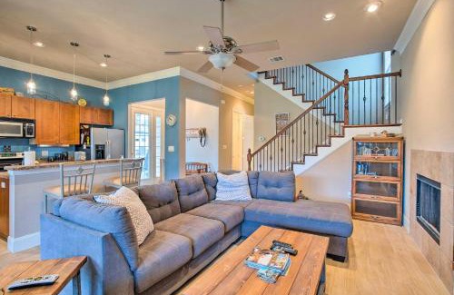 Cedar Creek Reservoir House | Cedar Creek Reservoir Home with Deck and Fire Pit!