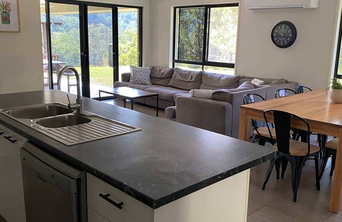 Elaman Creek House | Cedar Creek Retreat S