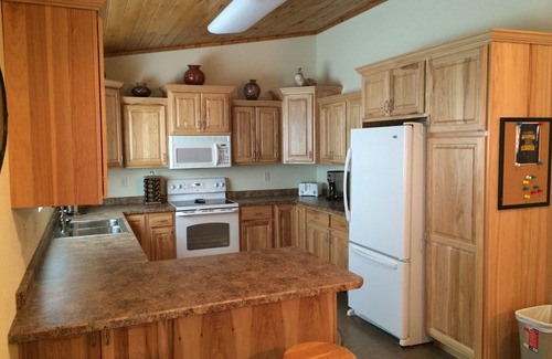 Melrude Cabin | Cedar Creek Retreat! Pet Friendly & 25 minutes away from Duluth