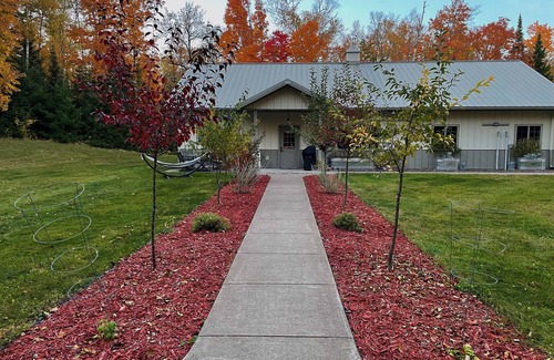 Melrude Cabin | Cedar Creek Retreat! Pet Friendly & 25 minutes away from Duluth