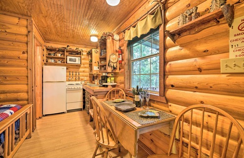 Davis Cabin | Cedar Falls Cabin: Nestled by Honey Creek