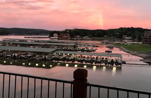 Camdenton Condo | Cedar Glen Penthouse, Spacious Loft Condo Sleeps 10, 2 Pools, Close to Ballpark