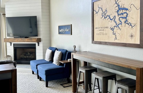 Camdenton Condo | Cedar Glen Penthouse, Spacious Loft Condo Sleeps 10, 2 Pools, Close to Ballpark