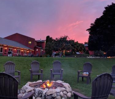 St Ignace Bed & Breakfast | Cedar Hill Lodge
