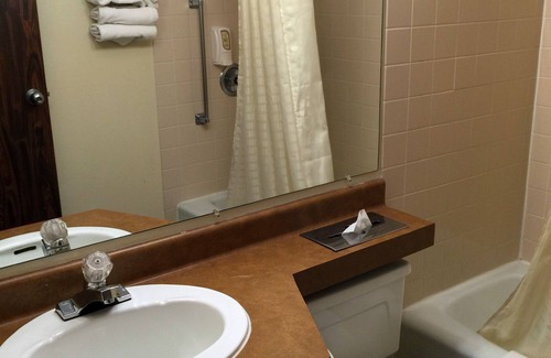 Cavalier Hotel | Cedar Inn