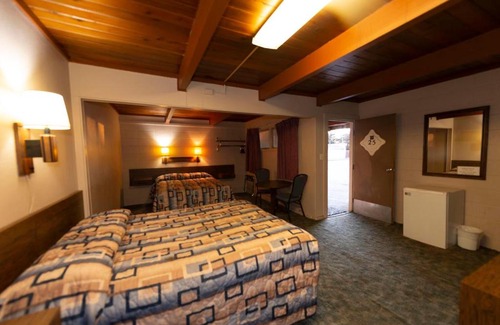 McCook Hotel | Cedar Inn