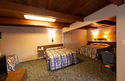 McCook Hotel | Cedar Inn